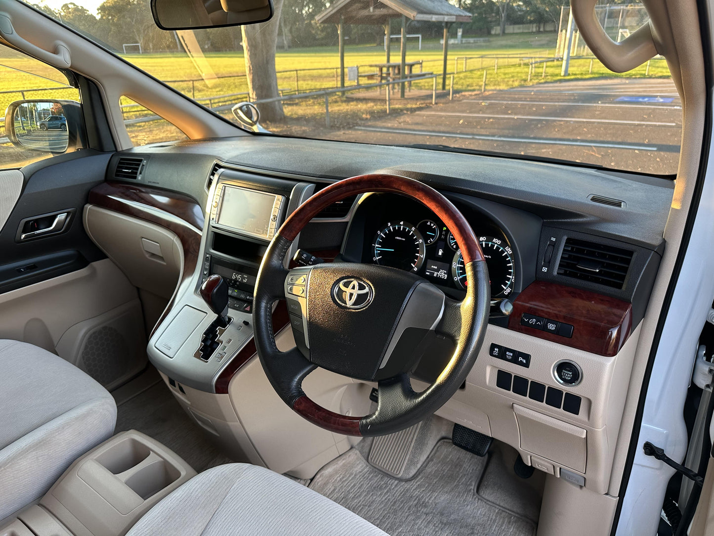 2009 Toyota Alphard 240S