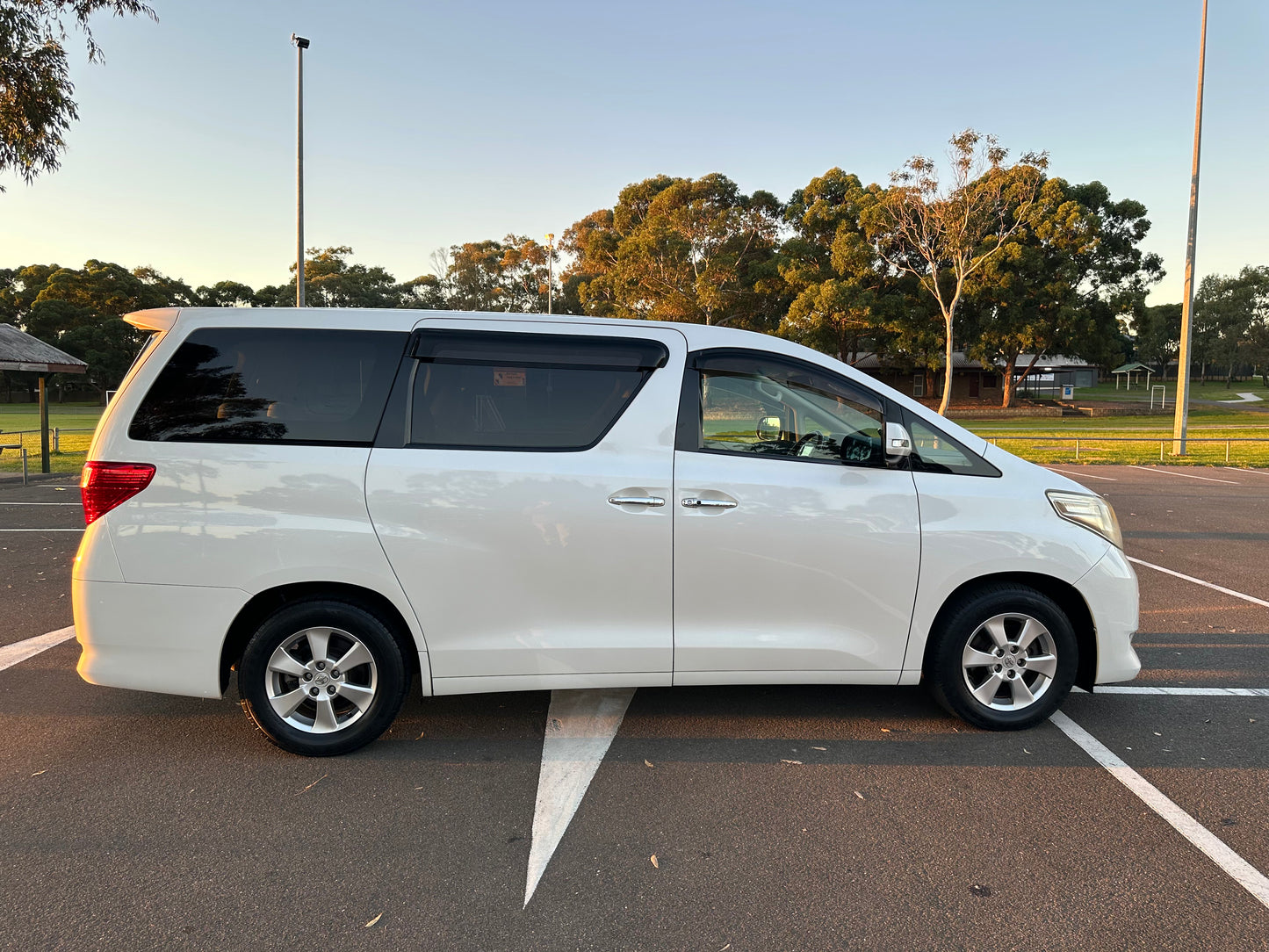 2009 Toyota Alphard 240S