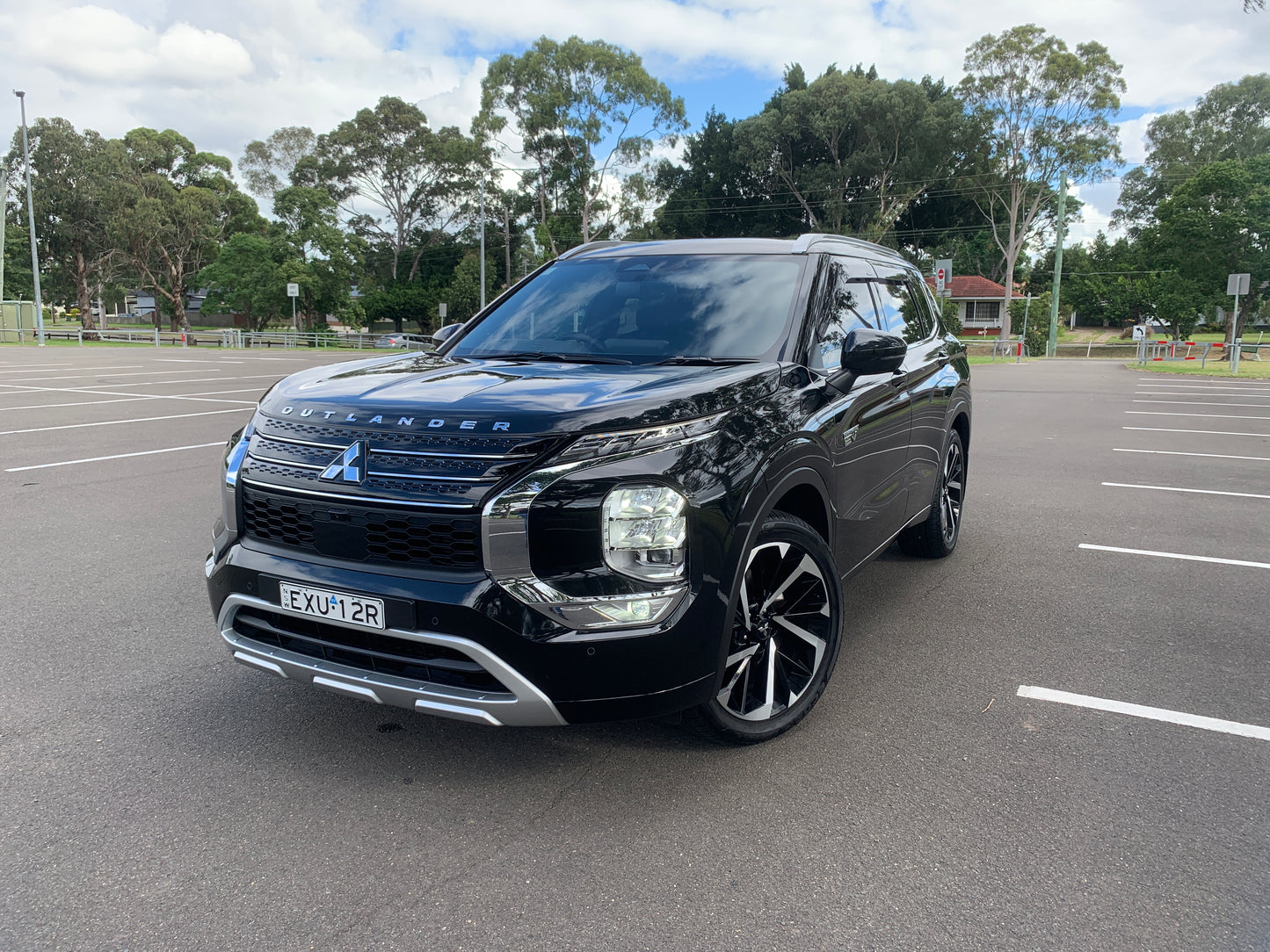 2023 Mitsubishi Outlander Exceed Plug in Hybrid (PHEV)