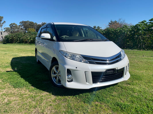 2009 White Toyota Estima Hybrid 4WD X