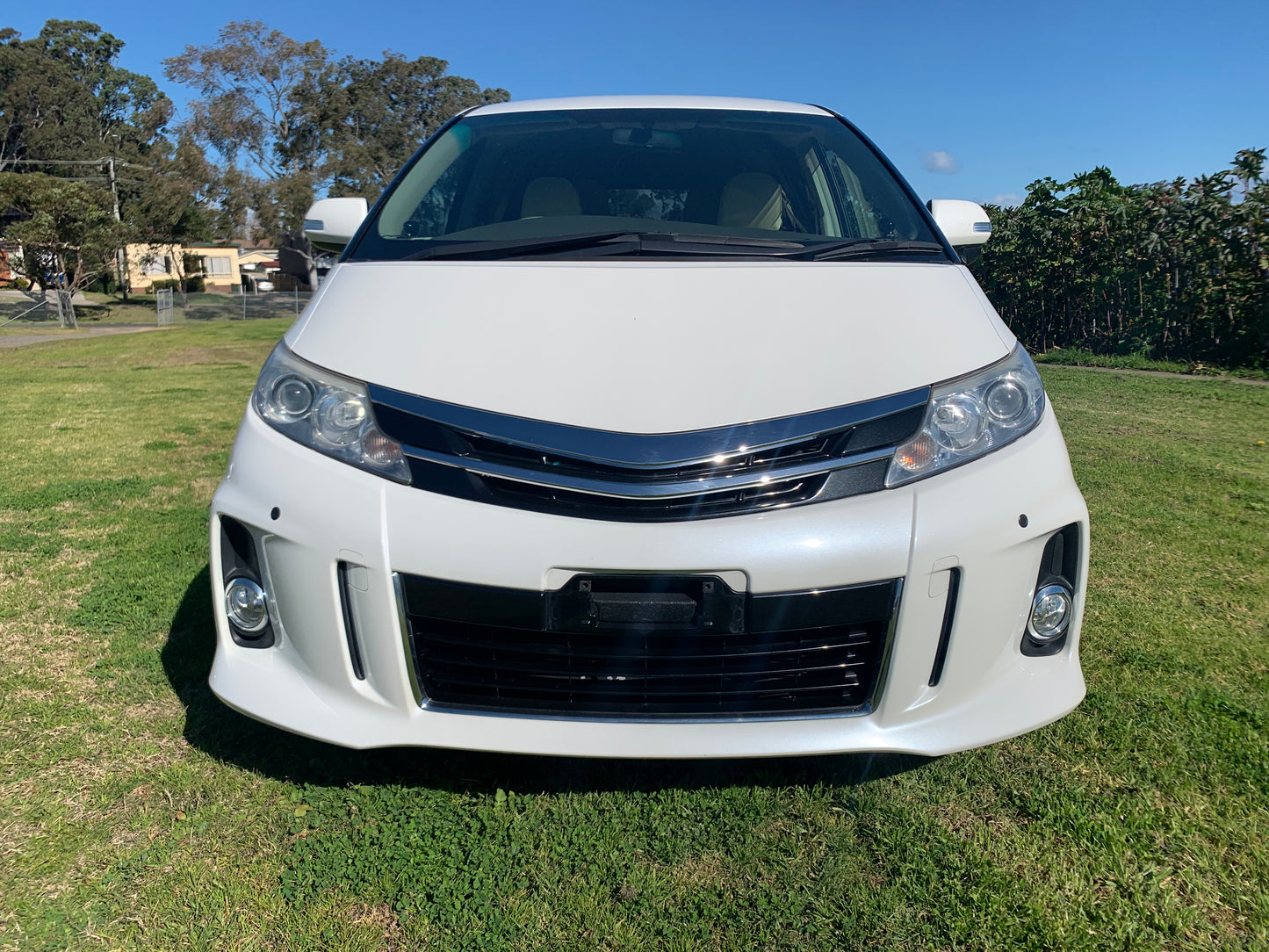 2009 White Toyota Estima Hybrid 4WD X