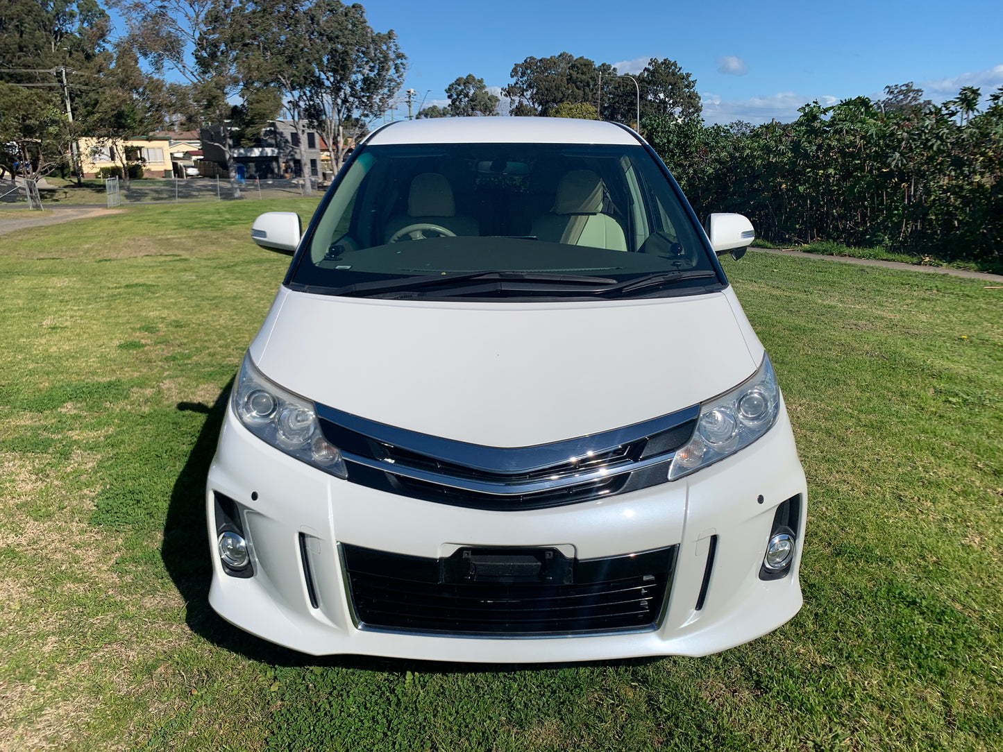 2009 White Toyota Estima Hybrid 4WD X