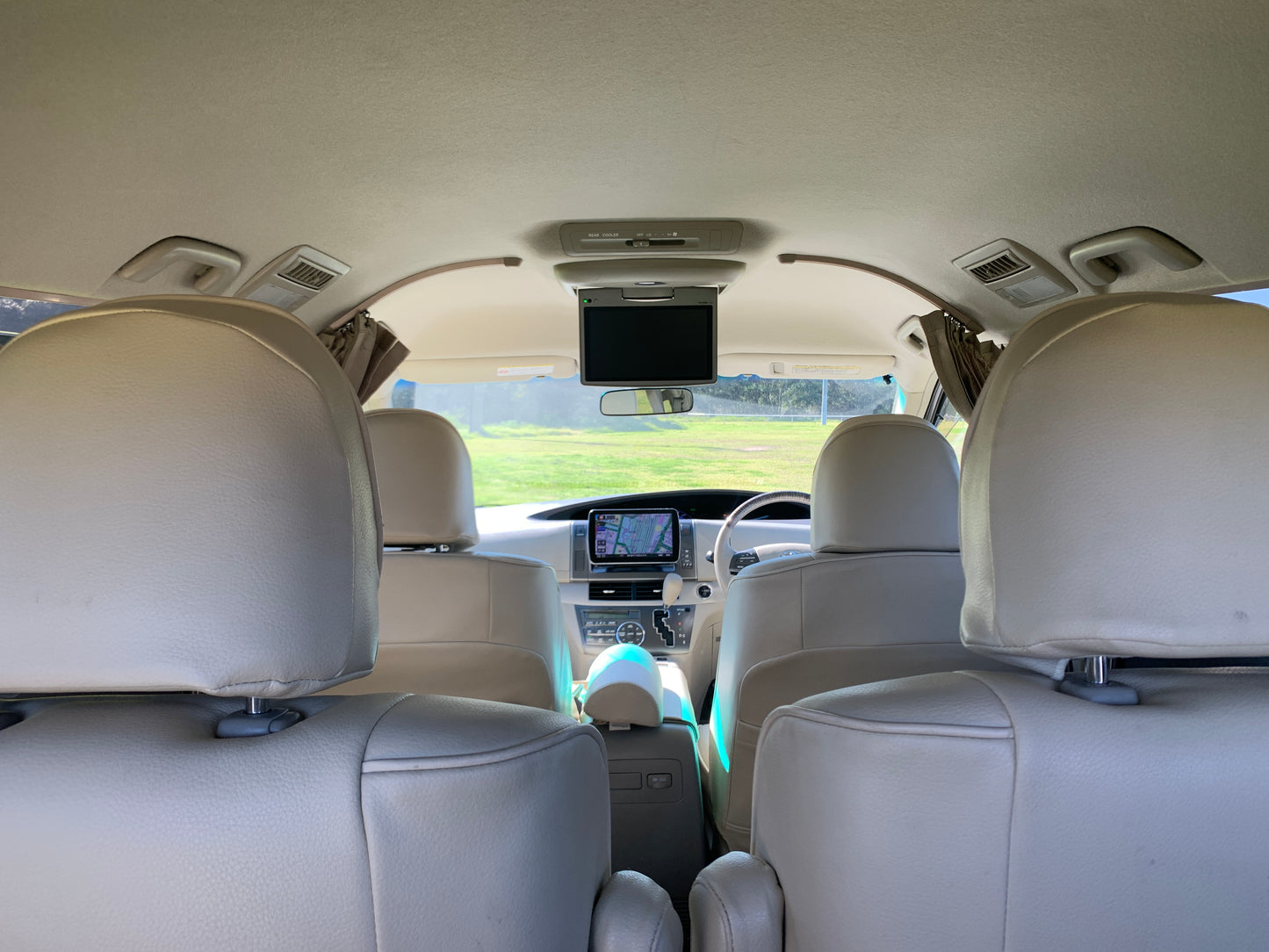 2009 White Toyota Estima Hybrid 4WD X