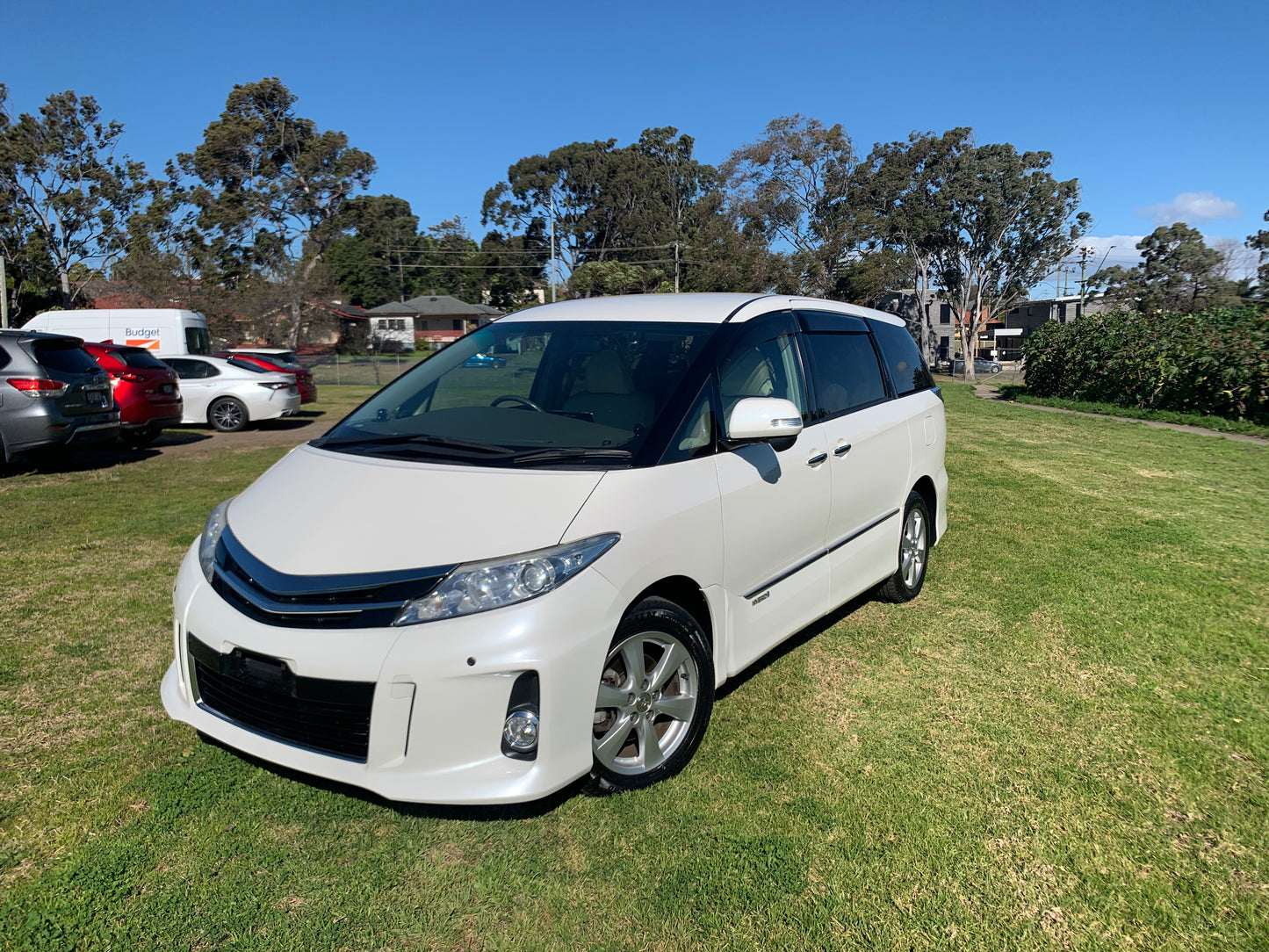 2009 White Toyota Estima Hybrid 4WD X