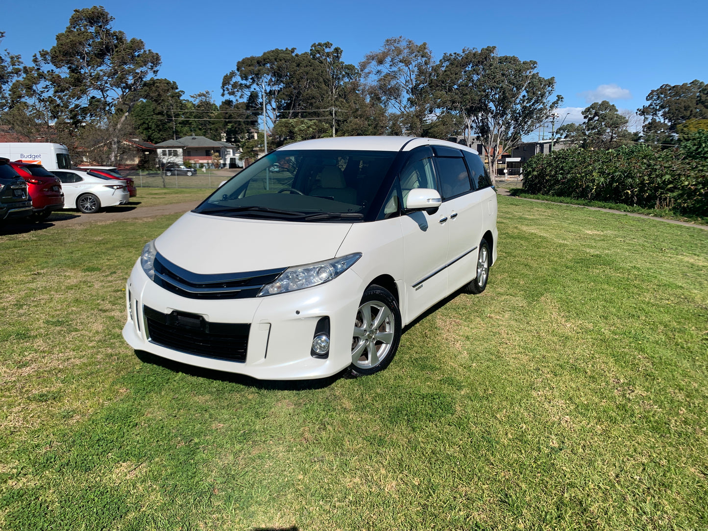 2009 White Toyota Estima Hybrid 4WD X