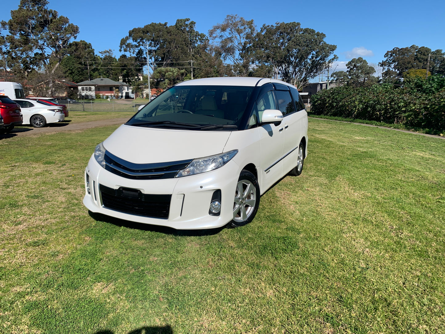 2009 White Toyota Estima Hybrid 4WD X