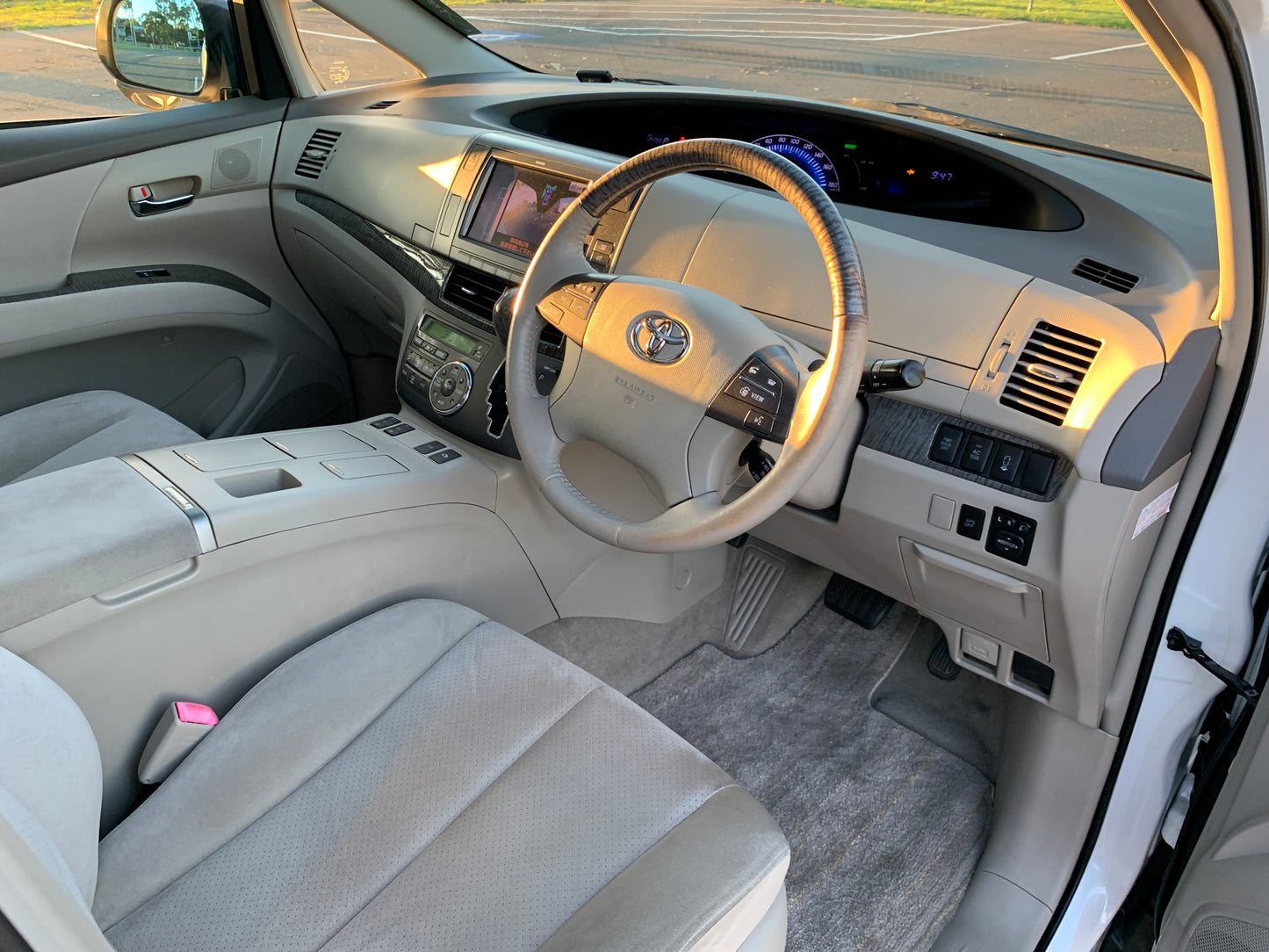 Toyota Estima HV - G Edition