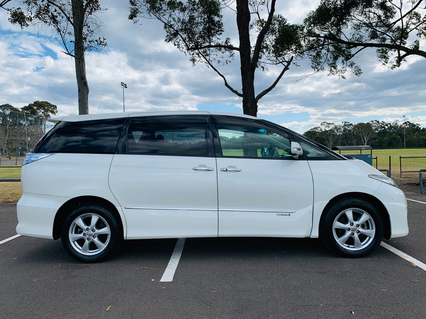 2009 Toyota Estima Hybrid E-Four - G Edition