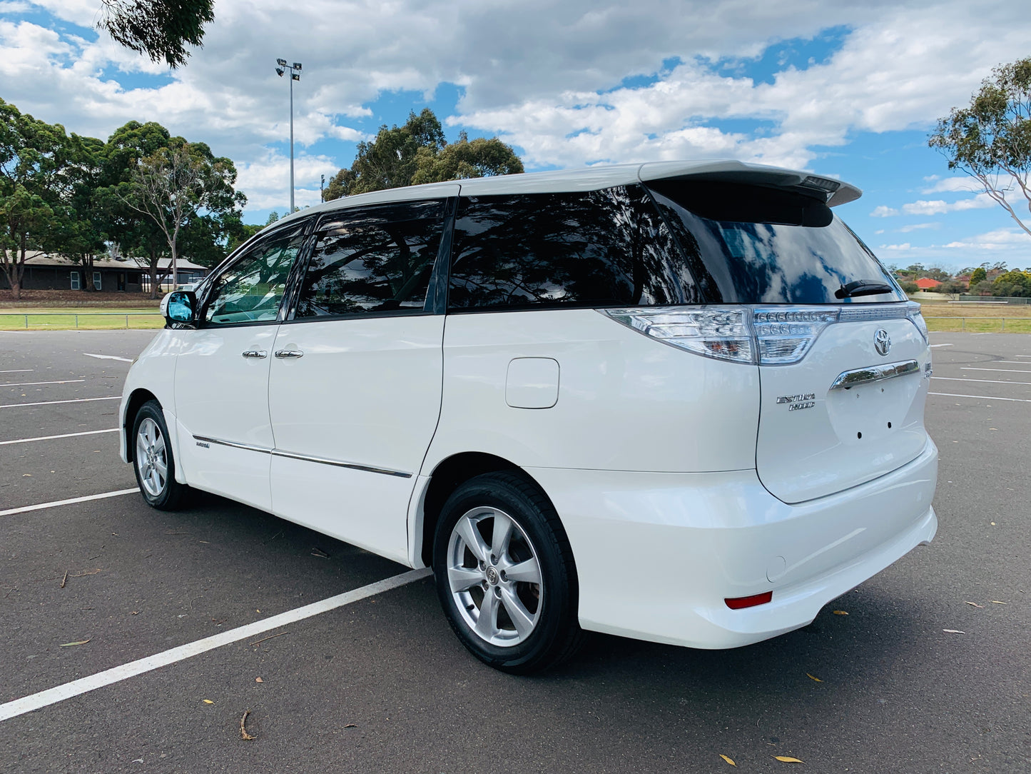 2009 Toyota Estima Hybrid E-Four - G Edition