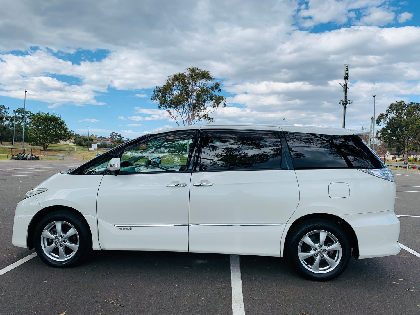 2009 Toyota Estima Hybrid E-Four - G Edition