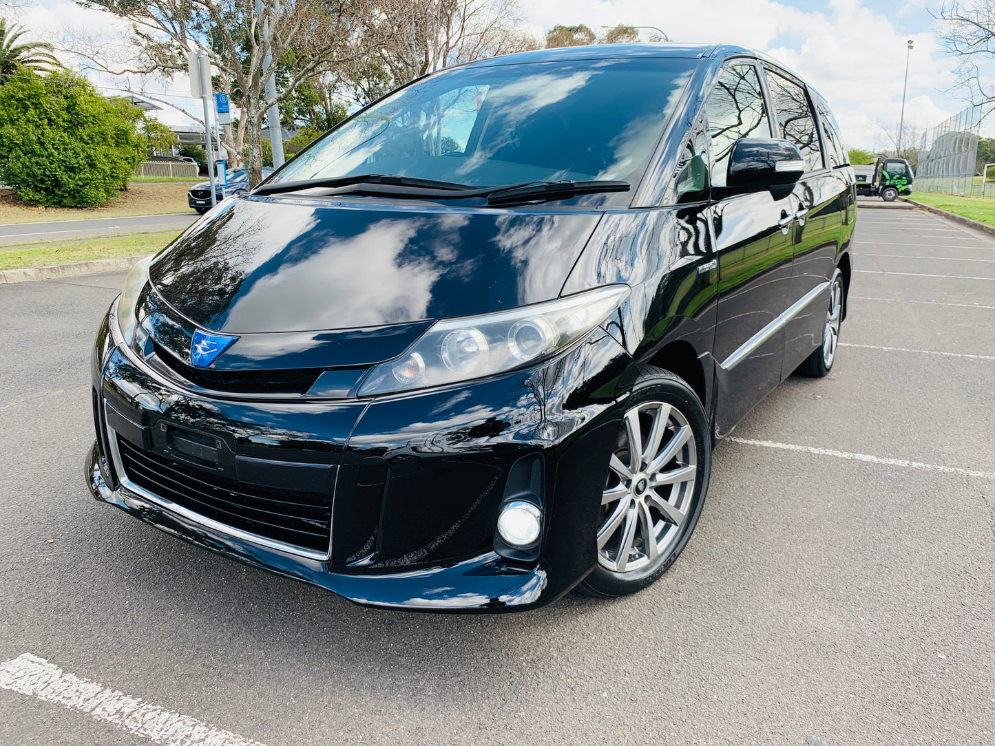 Toyota Estima Aeras HV Premium