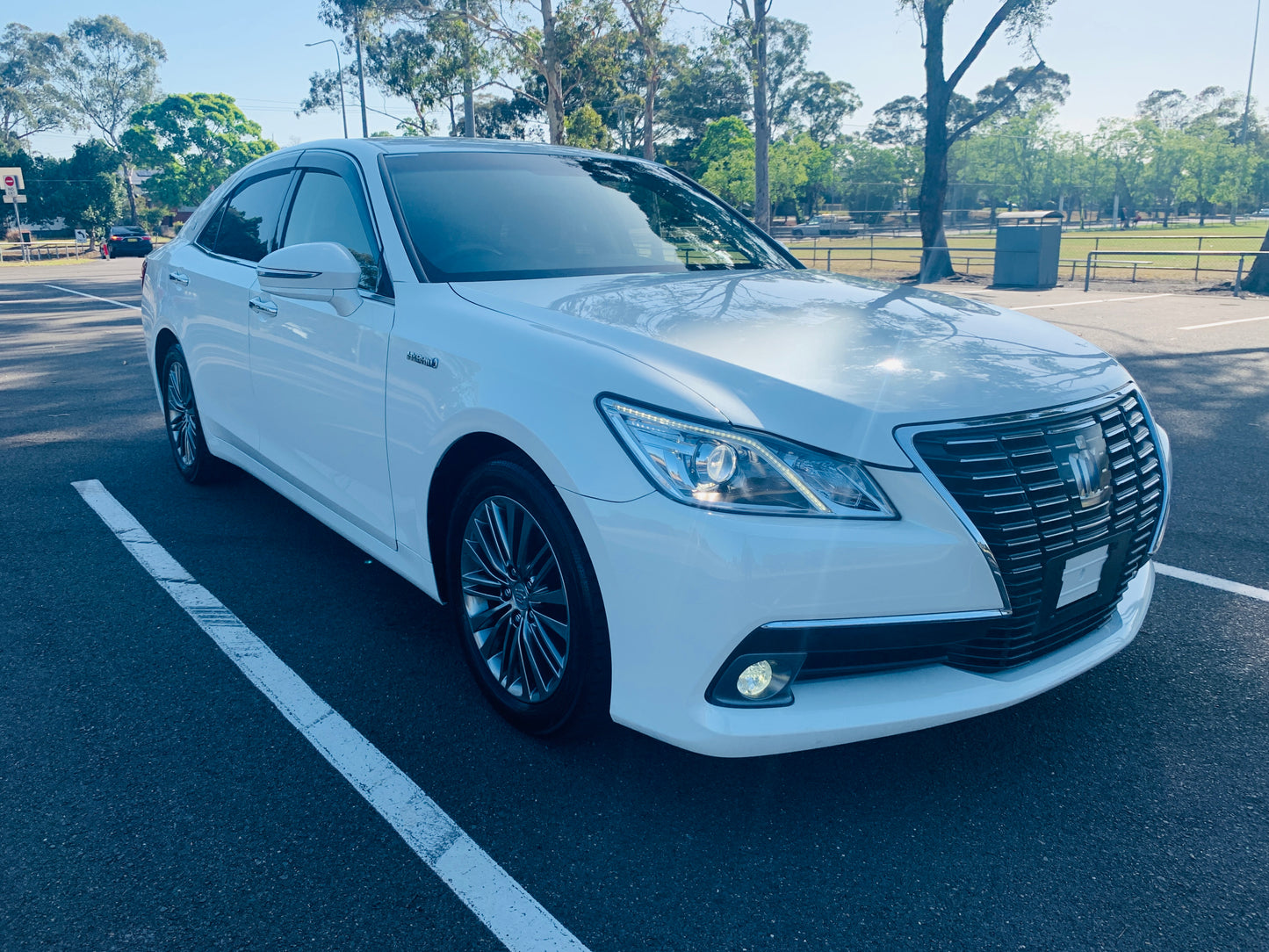 2013 Toyota Crown Hybrid Royal Saloon