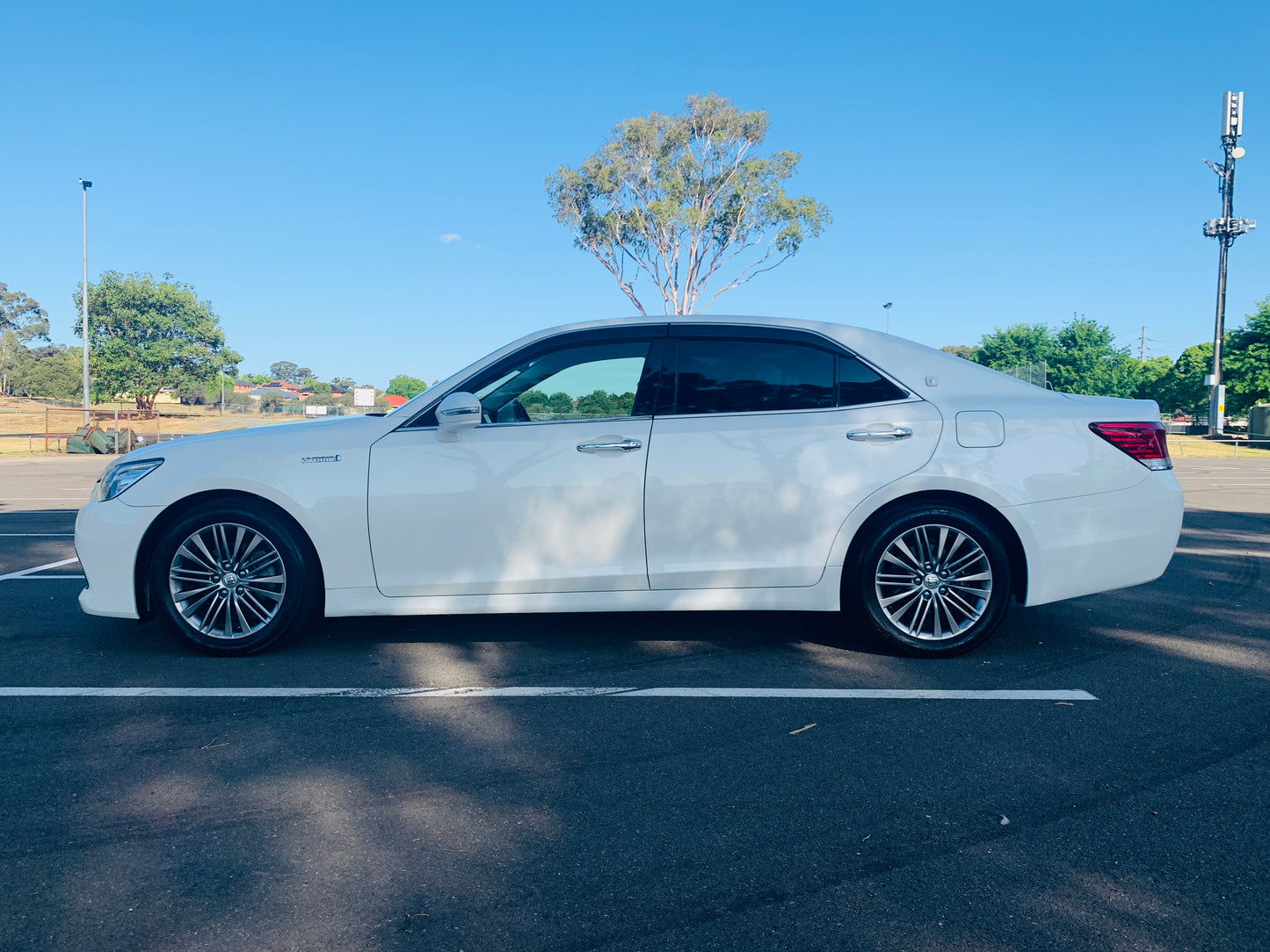 2013 Toyota Crown Hybrid Royal Saloon