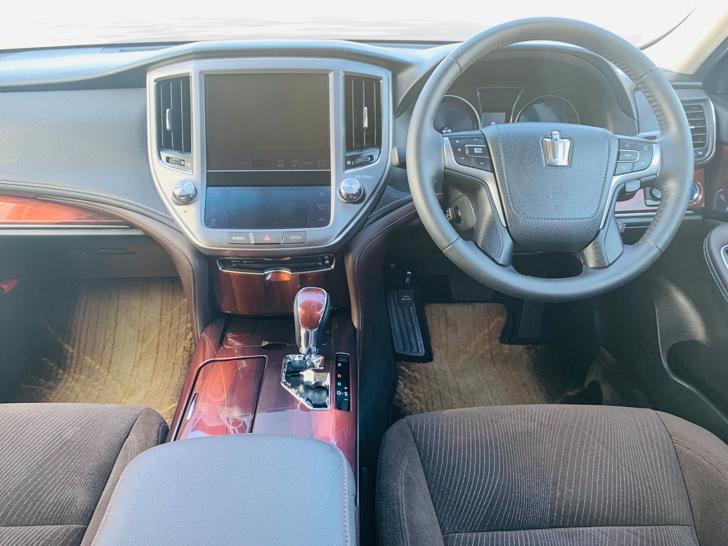 2013 Toyota Crown Hybrid Royal Saloon