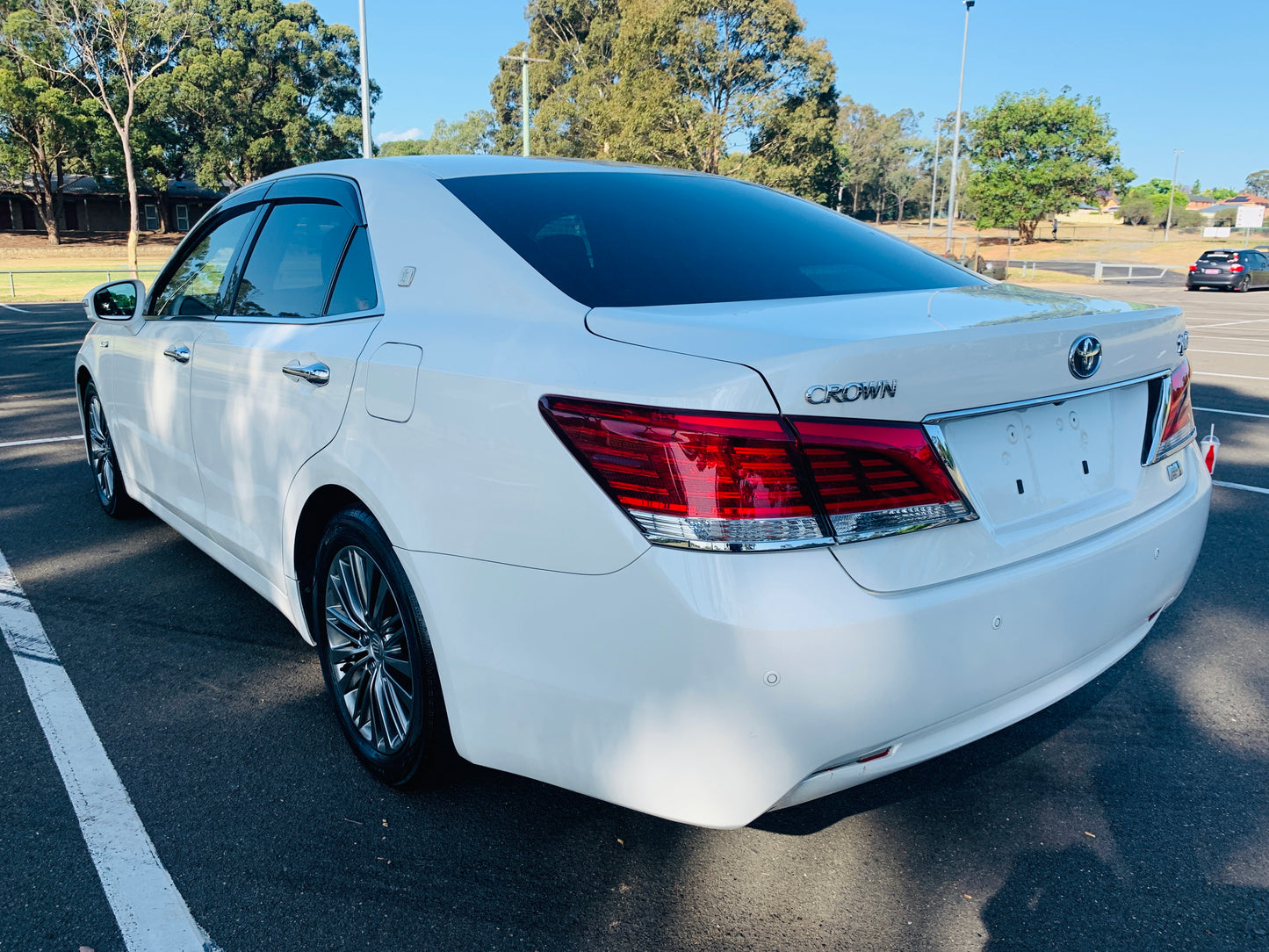 2013 Toyota Crown Hybrid Royal Saloon