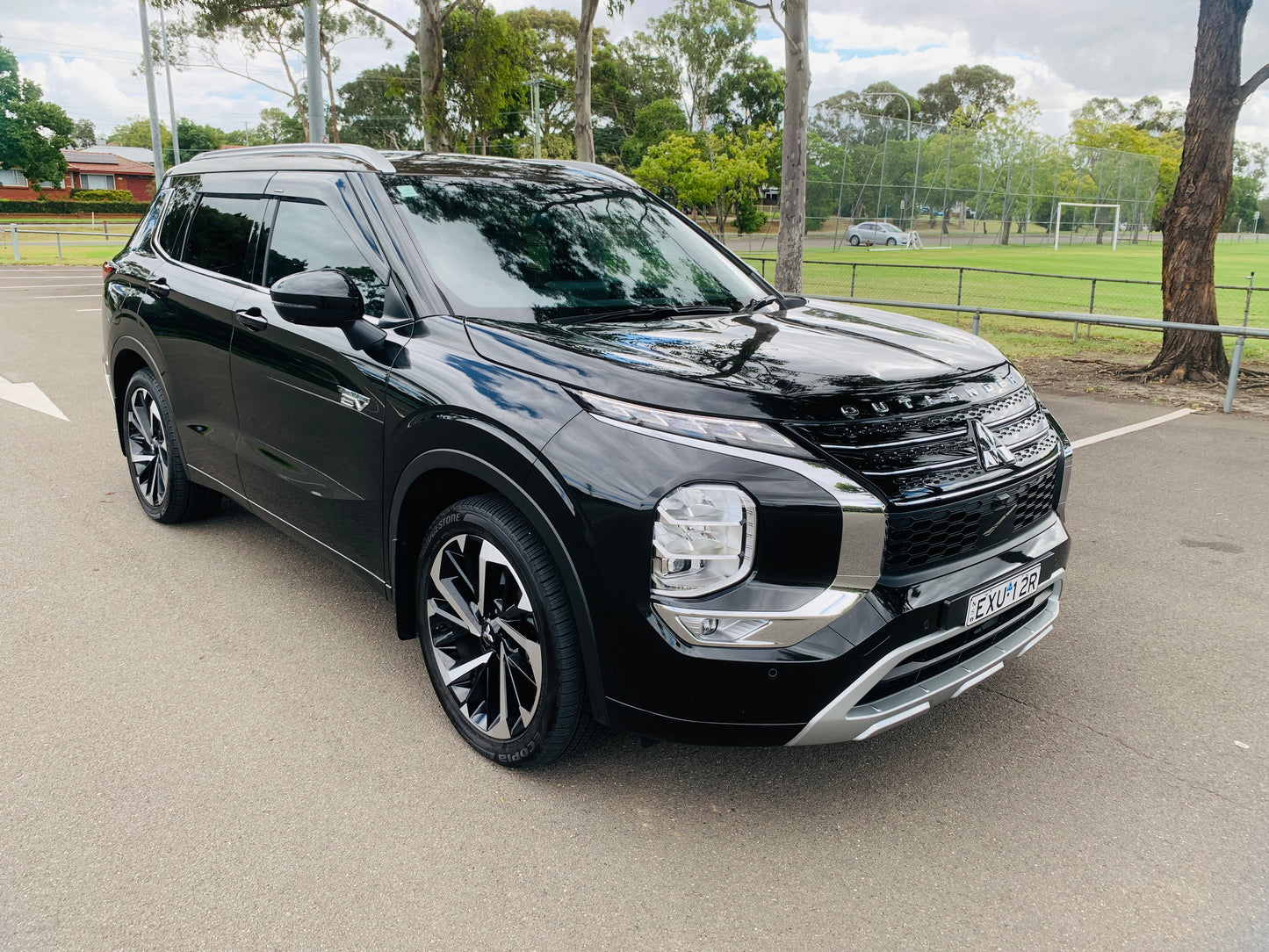 2023 Mitsubishi Outlander Exceed Plug in Hybrid (PHEV)