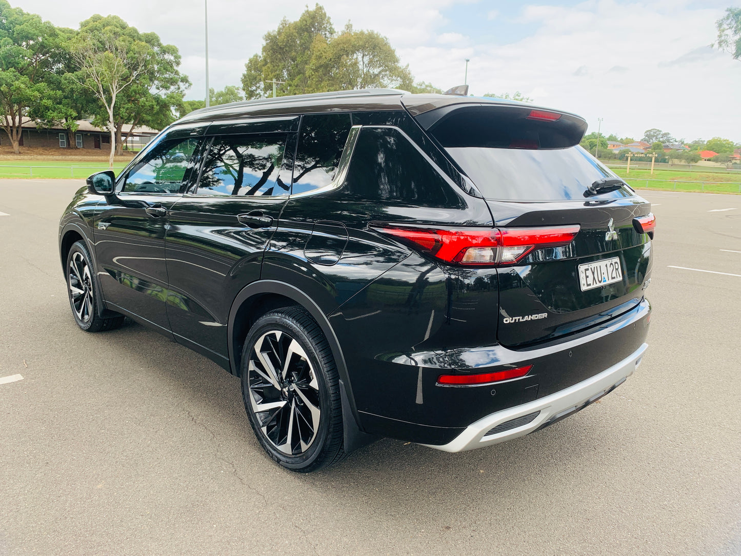 2023 Mitsubishi Outlander Exceed Plug in Hybrid (PHEV)