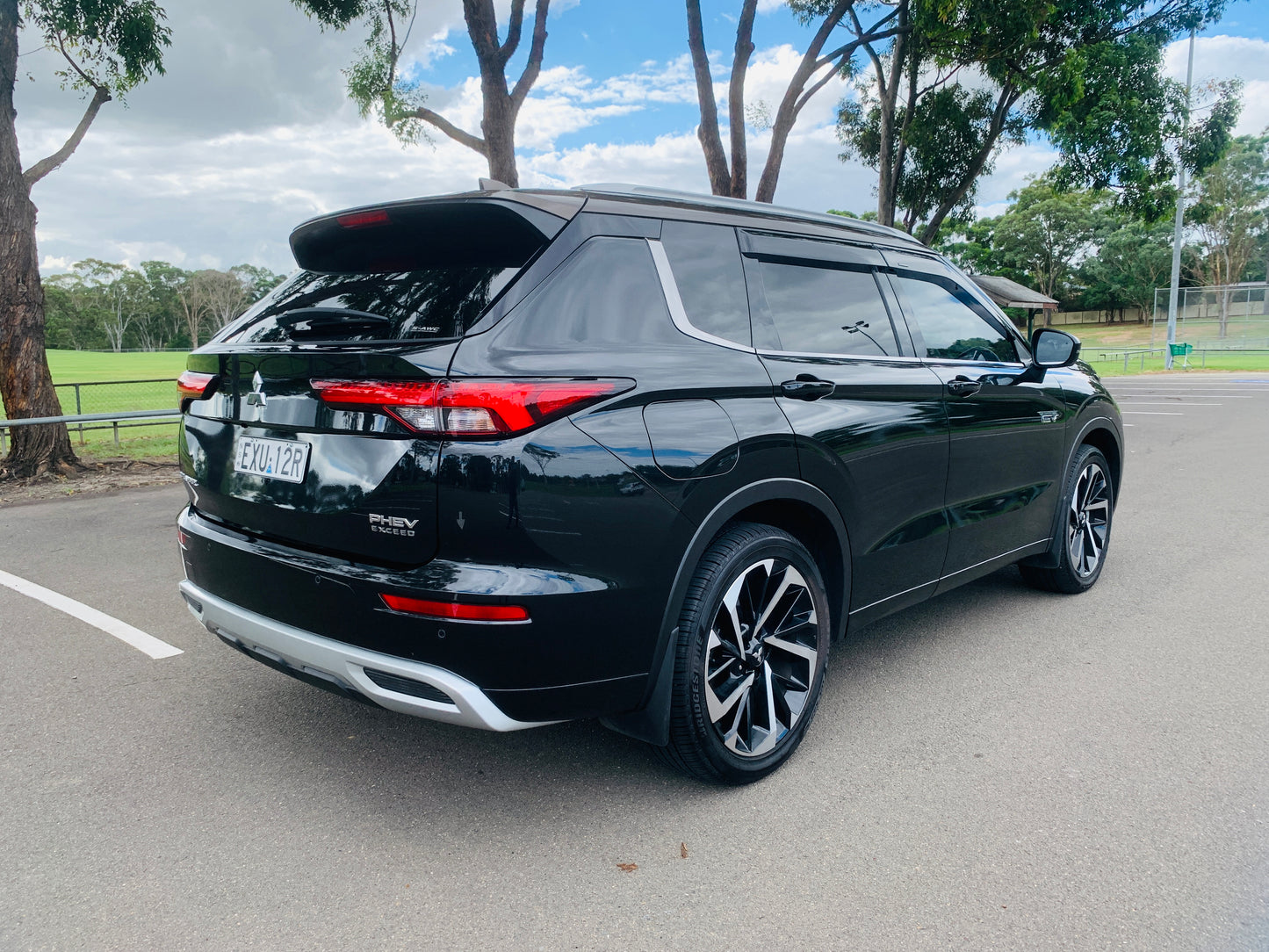 2023 Mitsubishi Outlander Exceed Plug in Hybrid (PHEV)