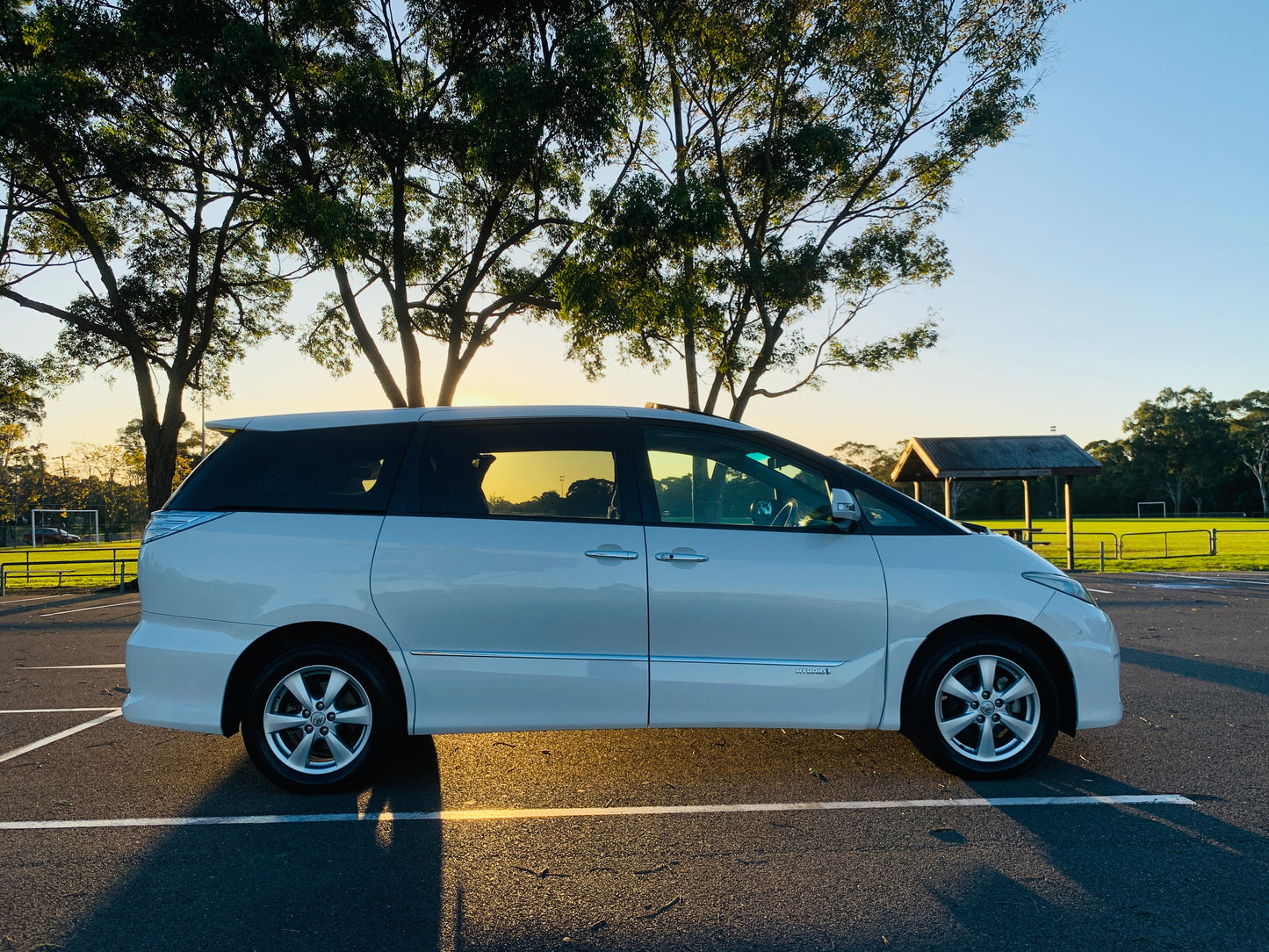 Toyota Estima HV - G Edition