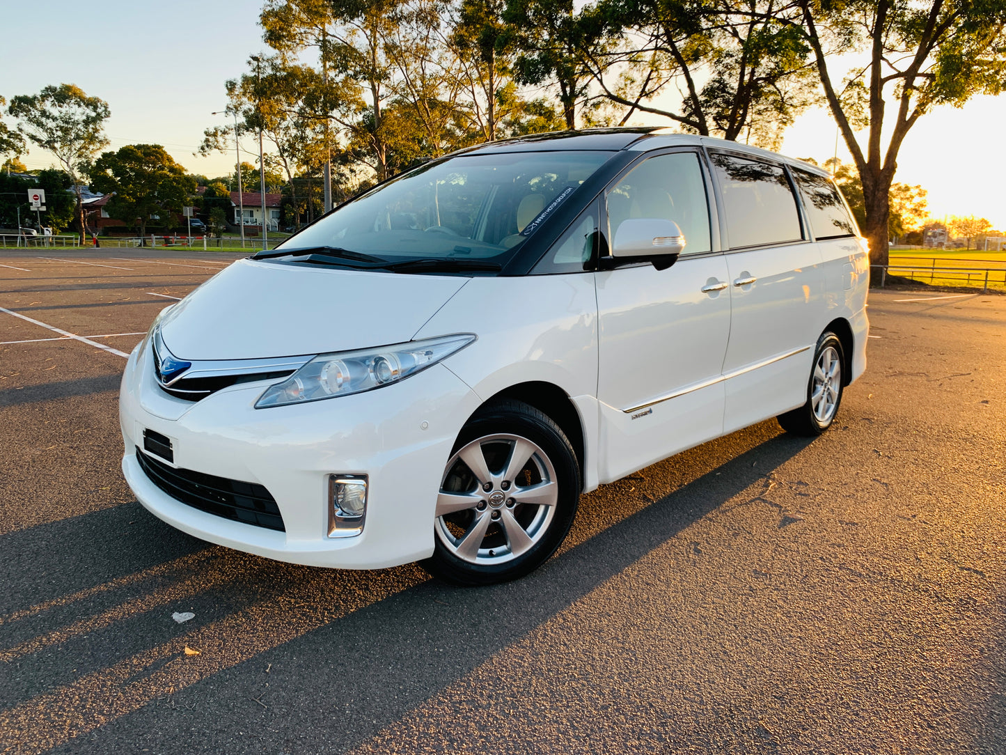 Toyota Estima HV - G Edition