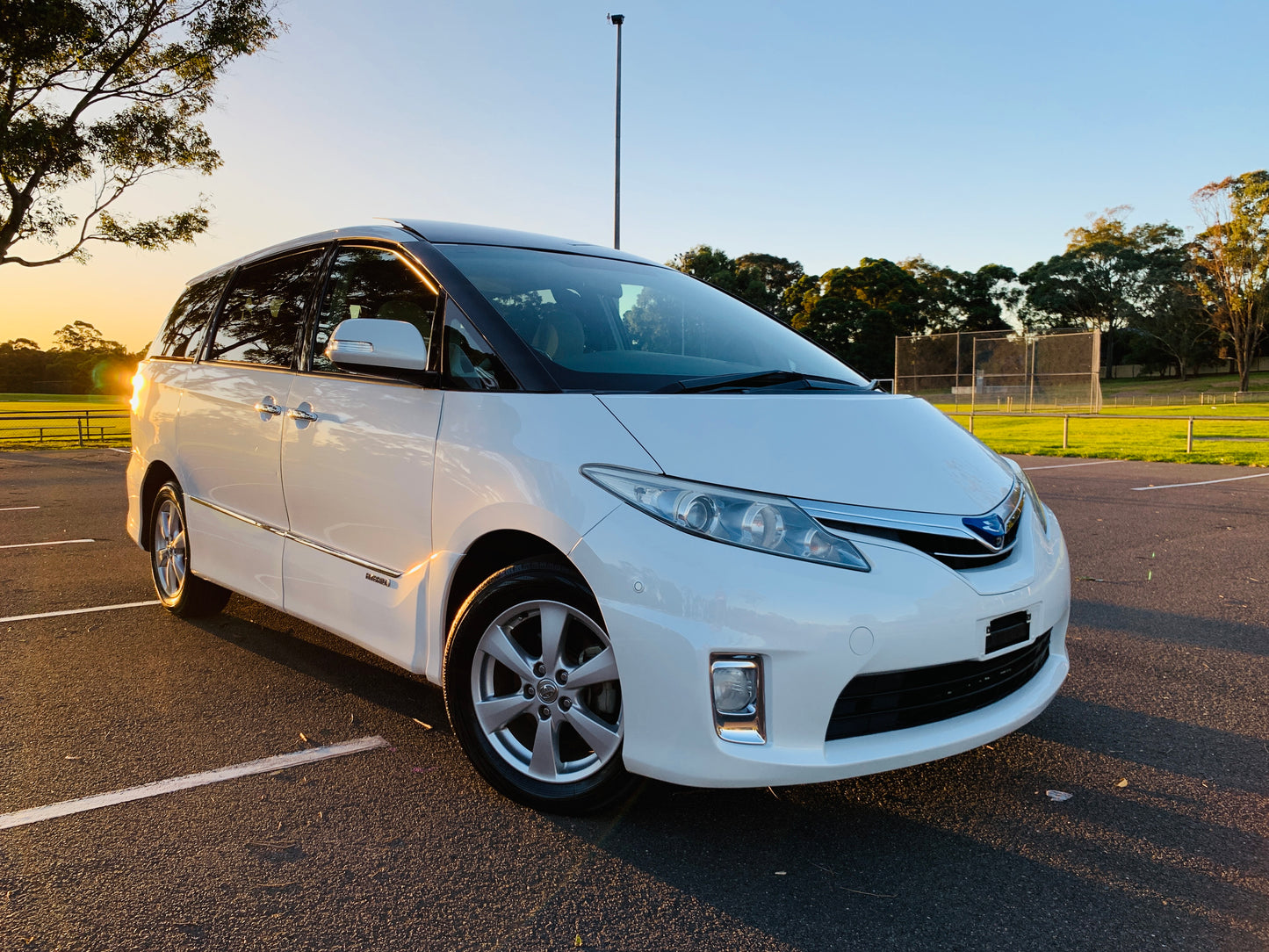 Toyota Estima HV - G Edition