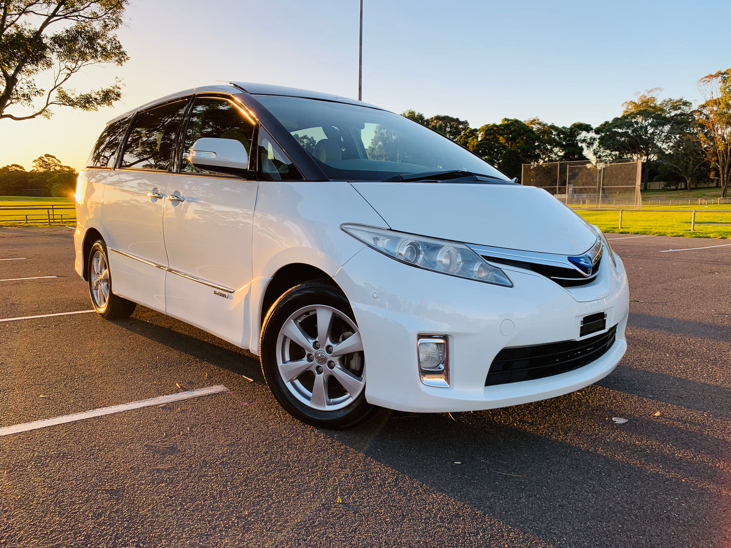 Toyota Estima HV - G Edition