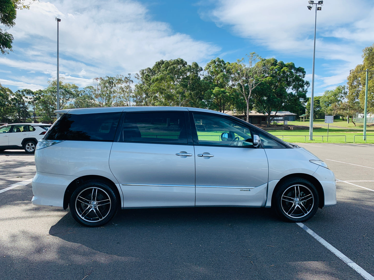 Toyota Estima HV - G Edition