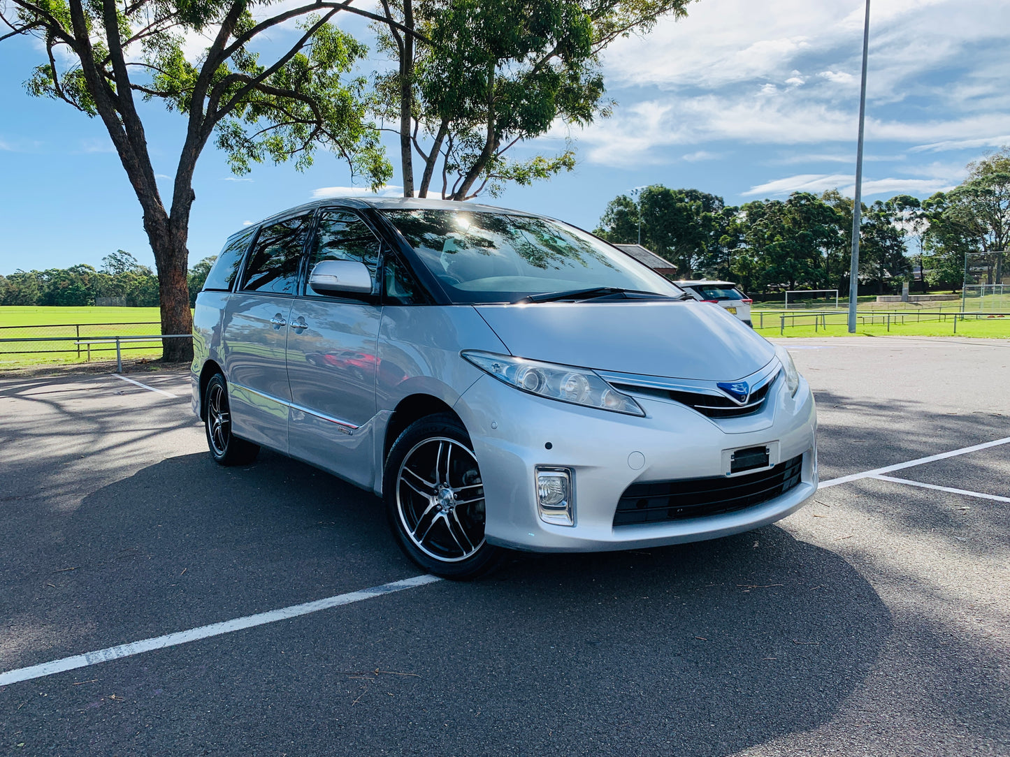 Toyota Estima HV - G Edition