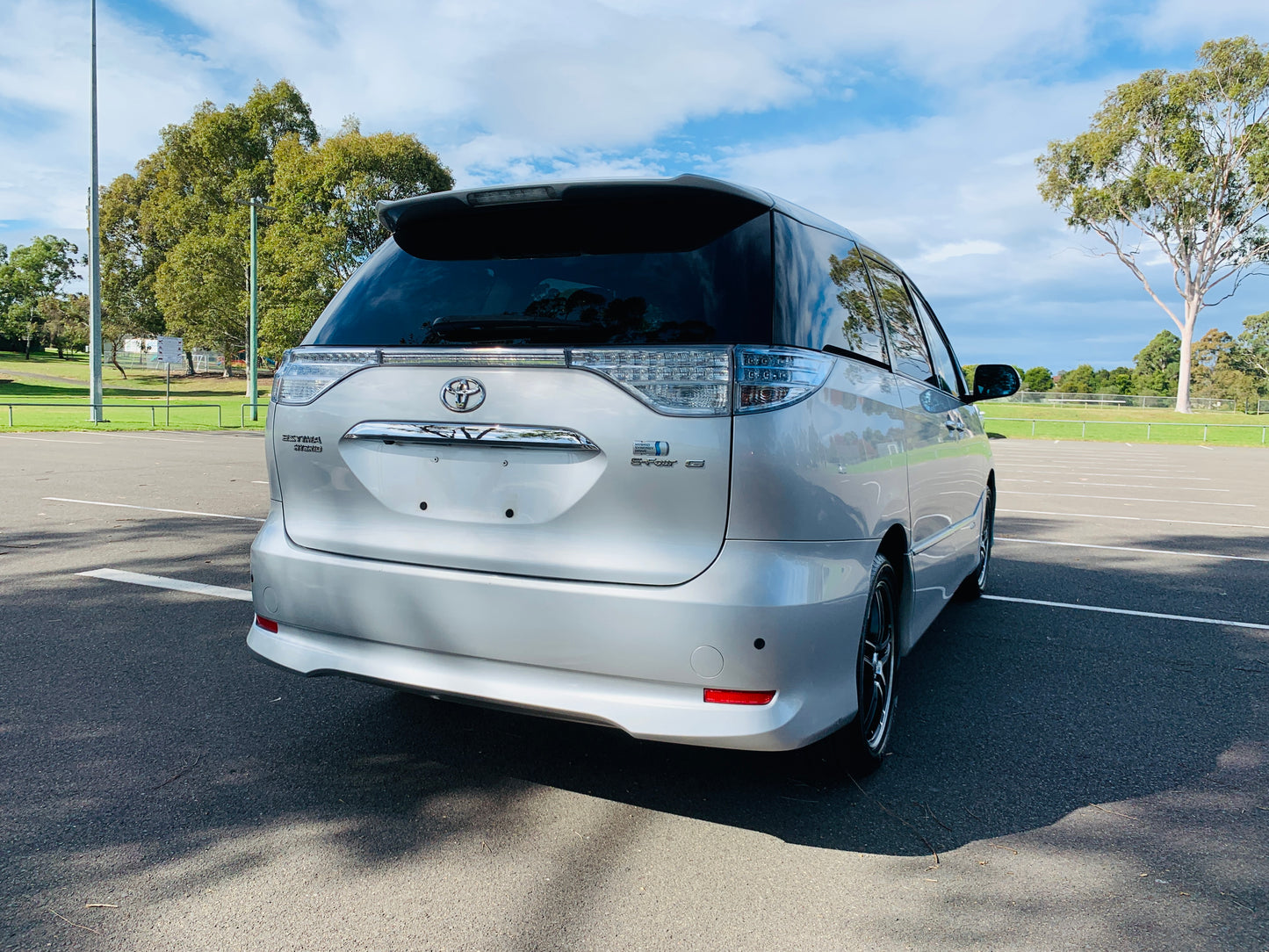 Toyota Estima HV - G Edition