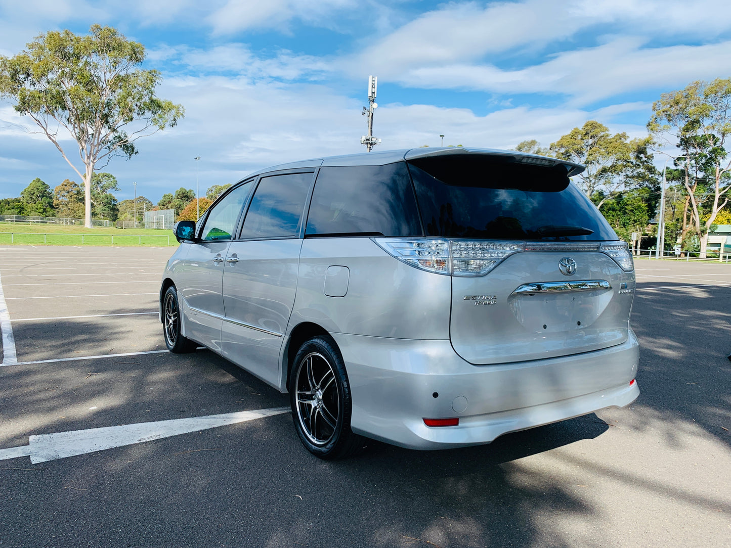 Toyota Estima HV - G Edition