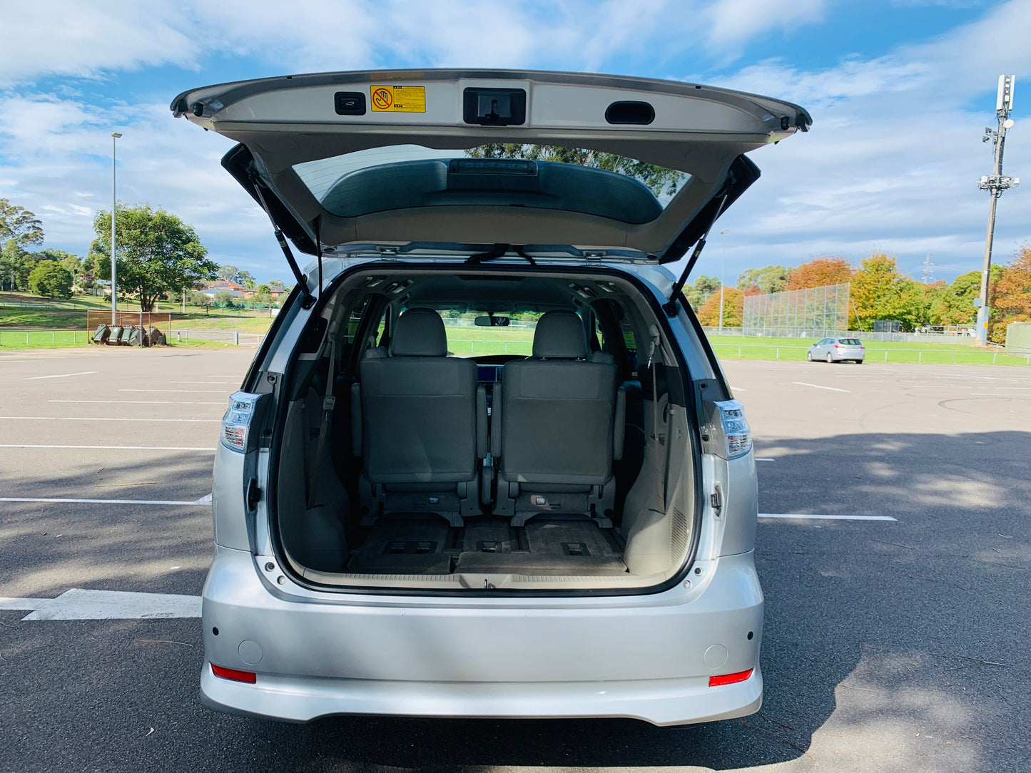 Toyota Estima HV - G Edition