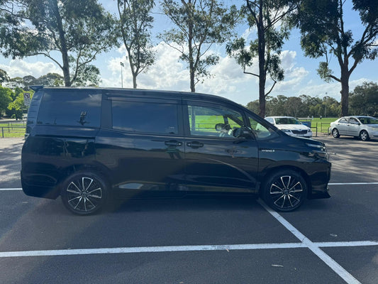 2014 Toyota Voxy Hybrid