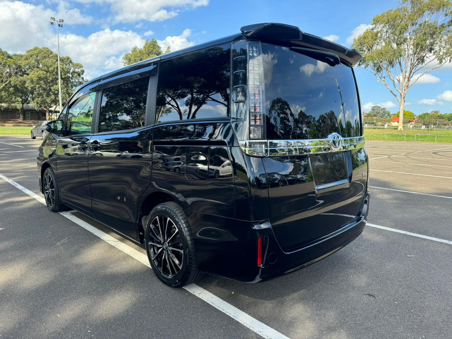 2014 Toyota Voxy Hybrid