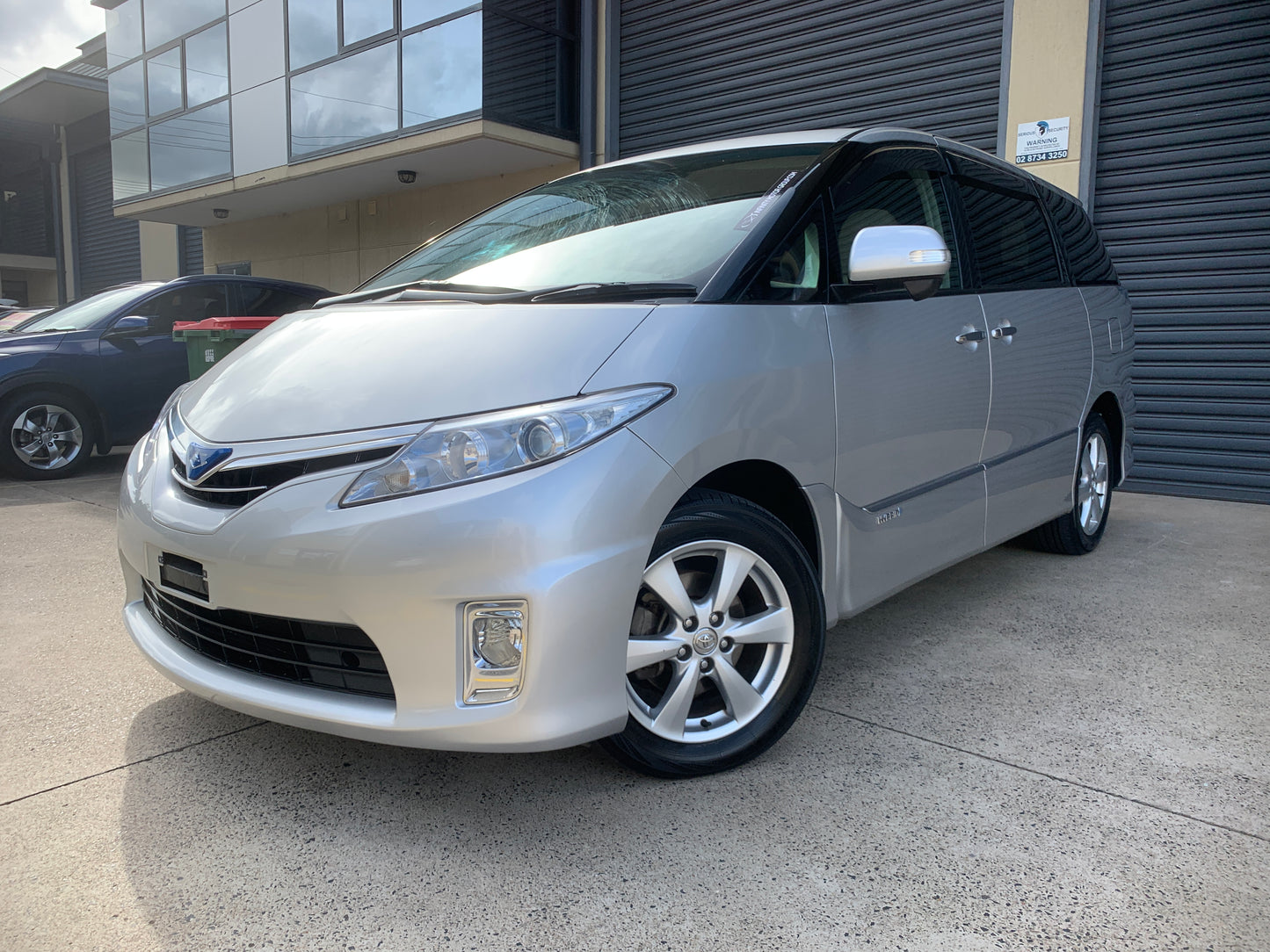 Toyota Estima HV E-Four