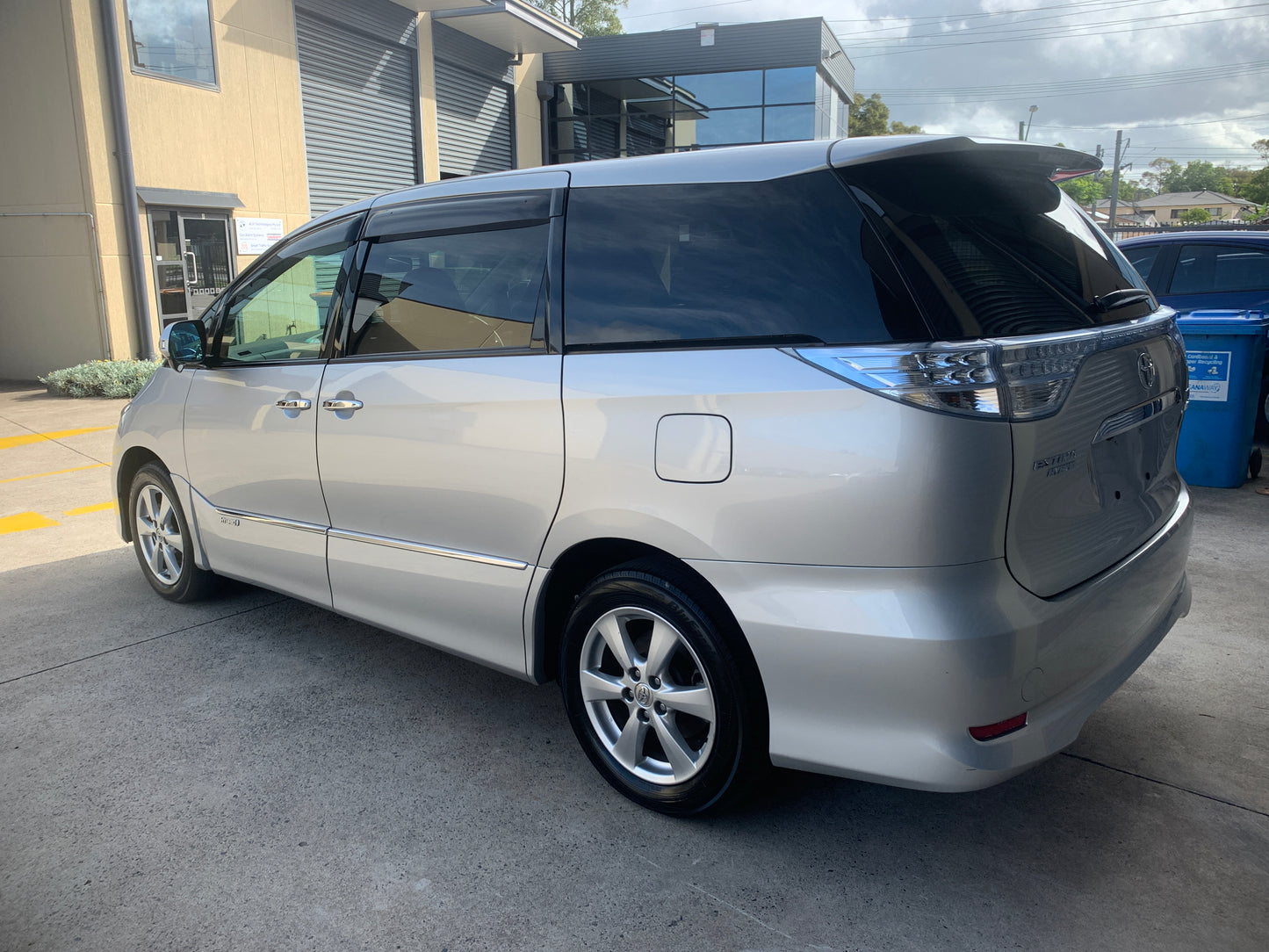 Toyota Estima HV E-Four